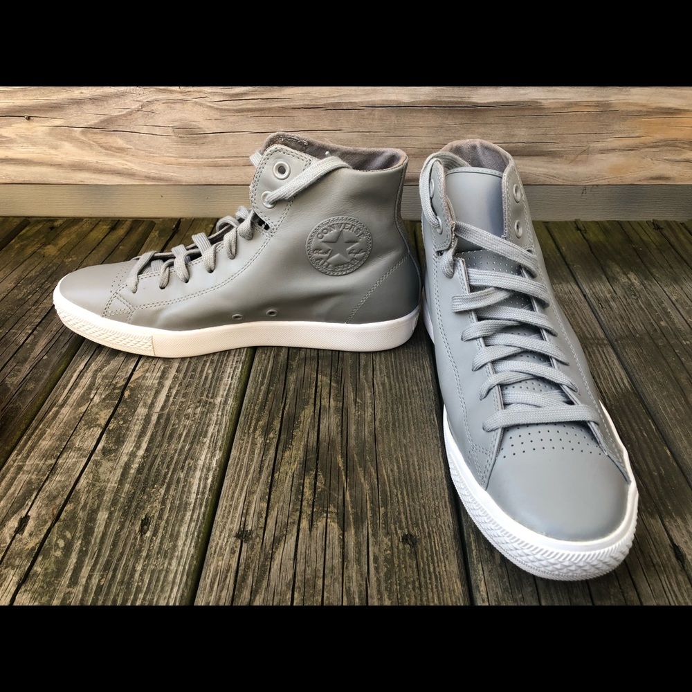 Converse High Top sneakers. Men Sz 9